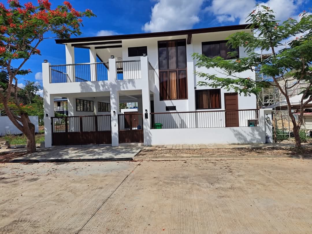2-storey 2BR house — photo 1 of 3